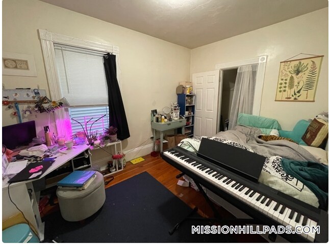 Building Photo - 8 Carmel St