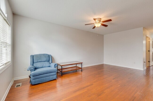 Building Photo - Now Available | 2 Bedroom 2.5 Bath | Bristol, TN