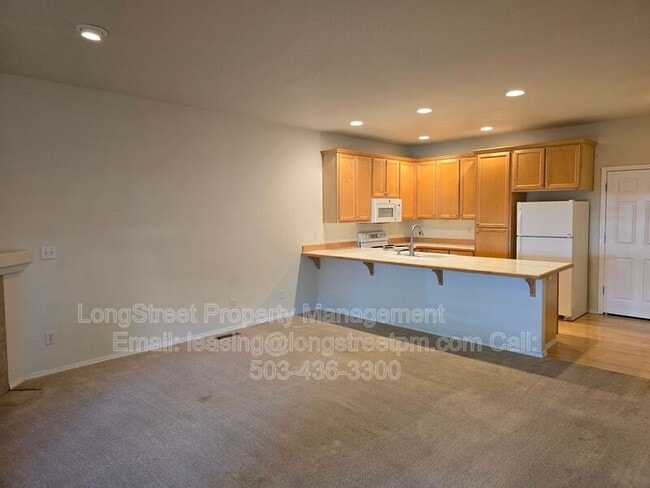 Building Photo - 3008 NW Morning Glory Dr