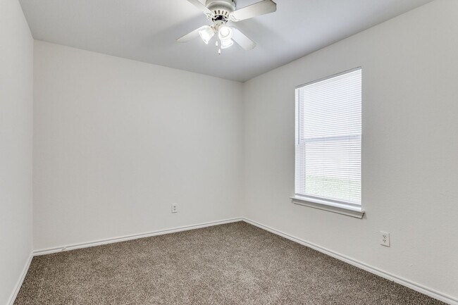 Building Photo - 8118 Marydean Ave