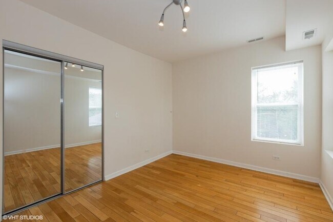 Building Photo - 2 bedroom in Chicago IL 60659