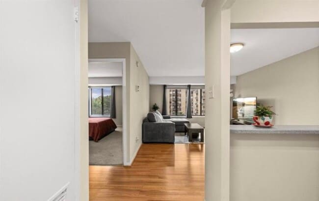 Building Photo - Bright And Luxurious 1 Bed 1 Bath Condo In Amenity-filled Woodlake Towers