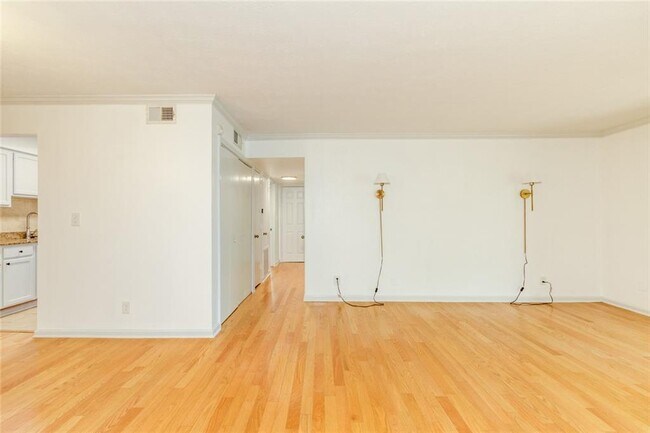 Building Photo - 3005 Seven Pines Ln