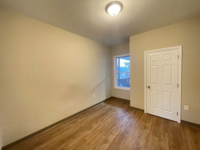 Building Photo - 463 Beech St