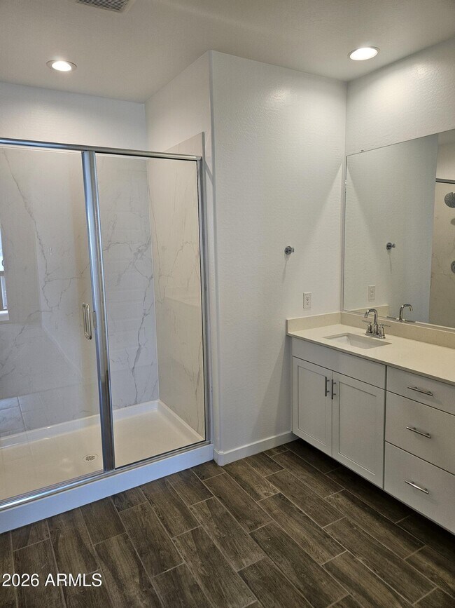 Building Photo - 3357 S Primrose