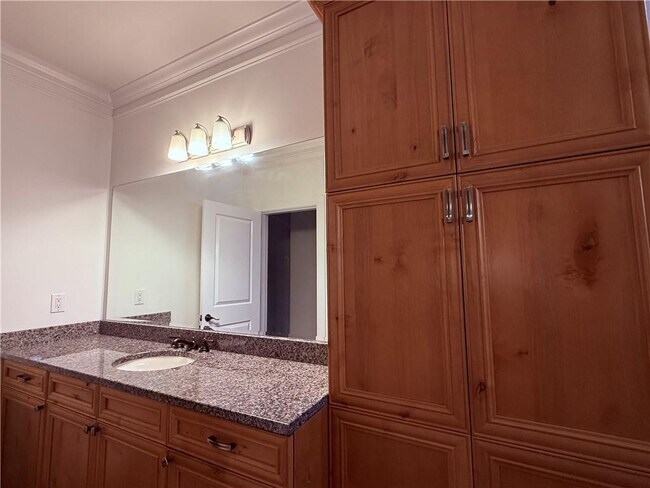 Building Photo - 2617 Canterbury Trail