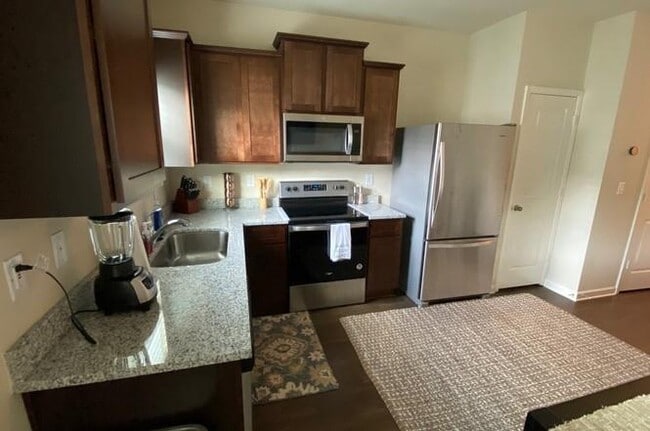 Building Photo - 513 Highwood Ln