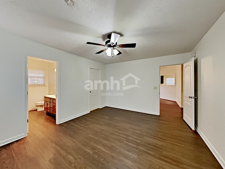 Building Photo - 113 Buttonwood Dr