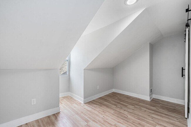 Building Photo - Beautifully Renovated 3 Bed/3.5 Bath Home in the Heart of Lawrenceville -  Available July!