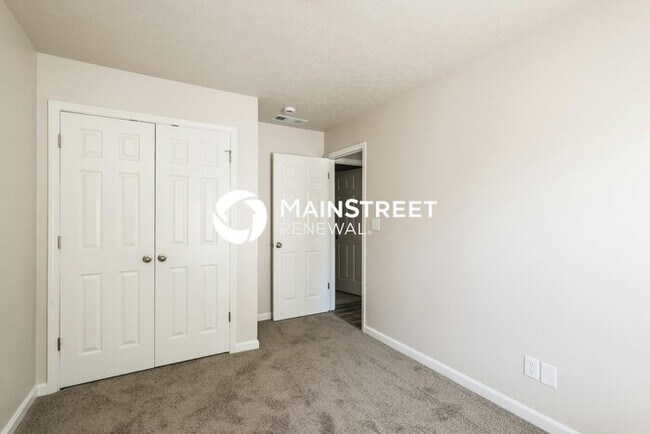 Building Photo - 3 Bedroom Pet-Friendly Home in LOUISVILLE,...