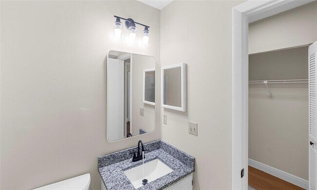 Building Photo - 14615 Daybreak Dr