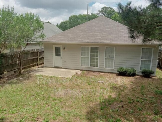 Building Photo - 721 Pine Hill Ct