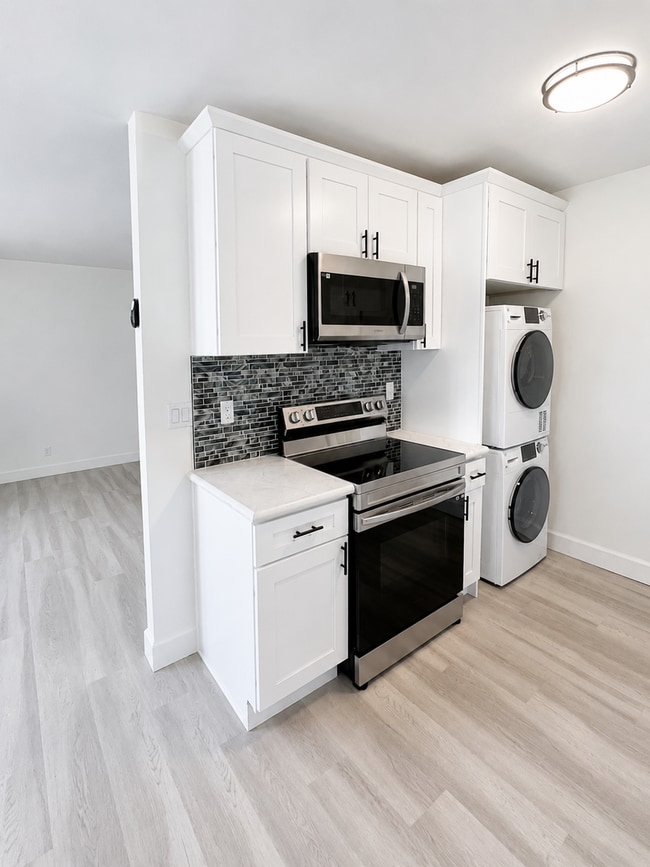 Interior Photo - Village Green 92