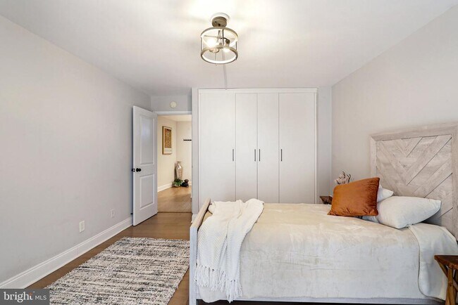 Building Photo - 4620 N Park Ave