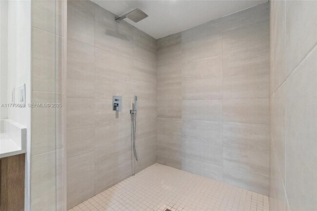 Building Photo - 10281 W Bay Harbor Dr