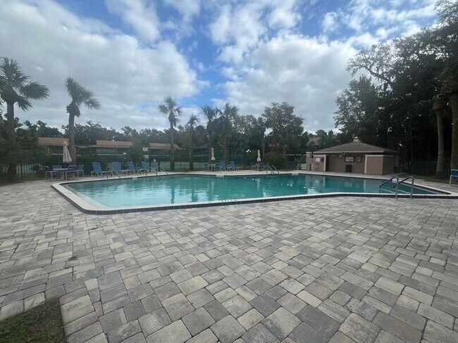 Building Photo - 160 Live Oak Woods Ct