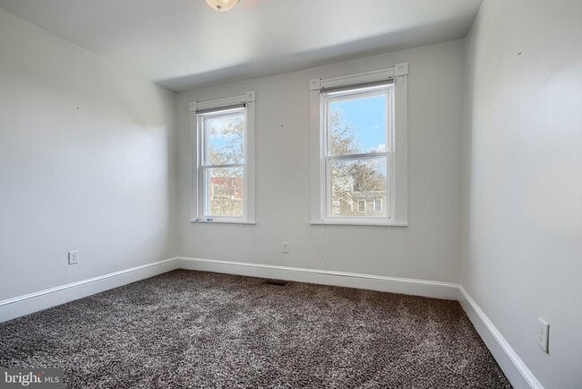 Building Photo - 3528 Hickory Ave