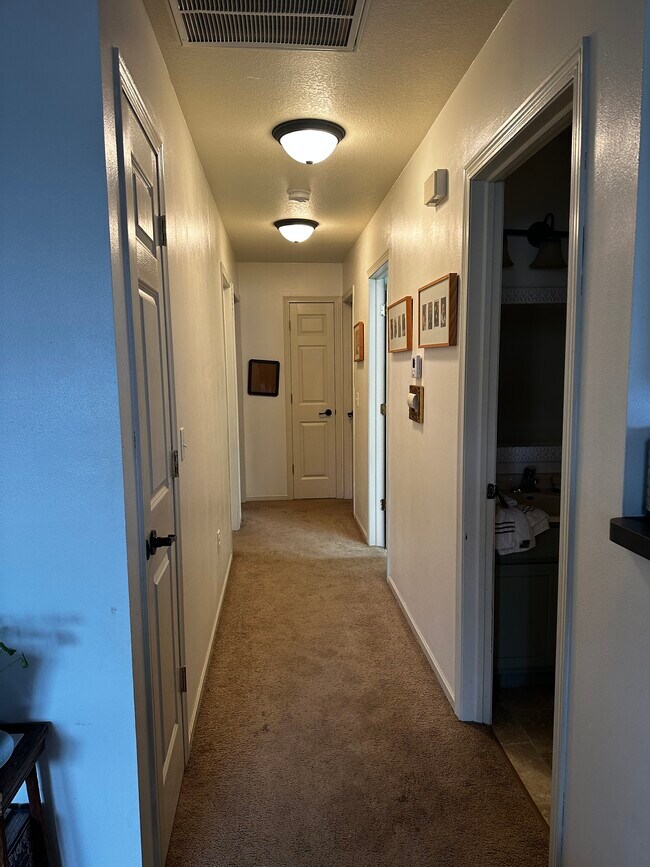Building Photo - 2150 Redbud Ln