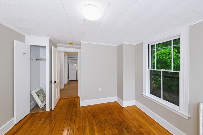 Building Photo - 22 Linden St