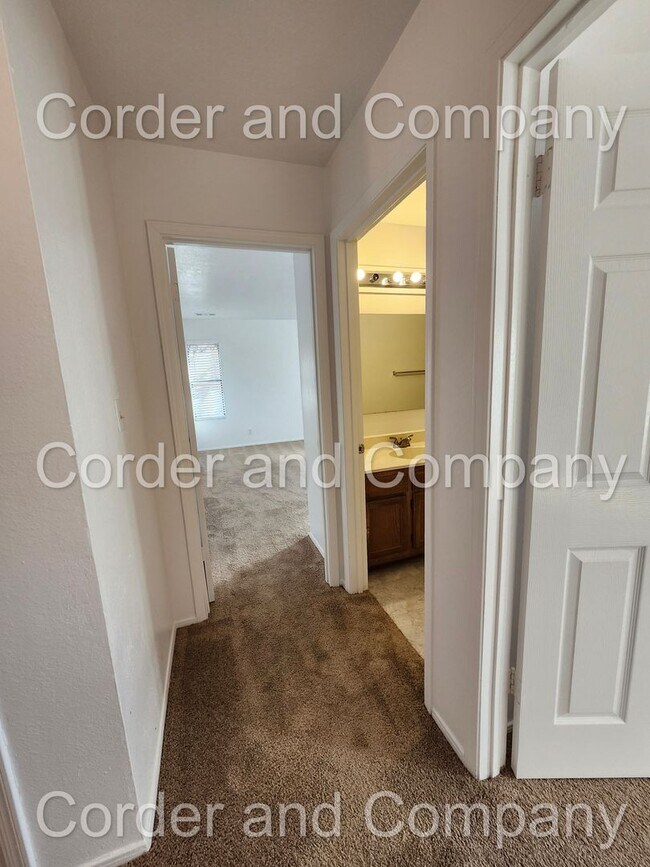 Building Photo - COMING SOON Nice 3 Bedroom, 1 3/4 Bathroom, 2 Car Garage and 1,452 Sq Ft. Home in Western Hills, ...