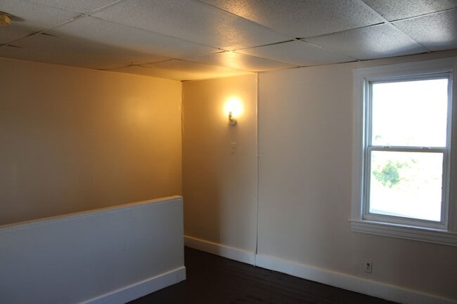 Building Photo - ***MOVE-IN SPECIAL****2-Bedroom Second-Floor Apartment