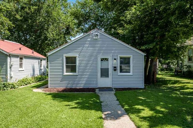 Building Photo - 343 Perry Ave