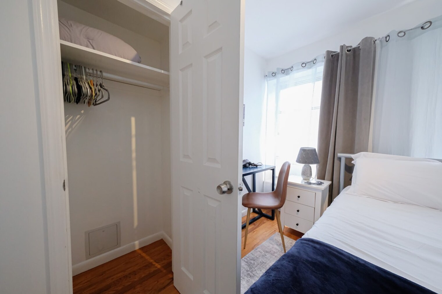 Building Photo - 305 E 104th St