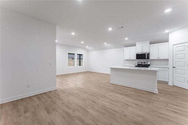 Building Photo - 138 S Maroon Ave