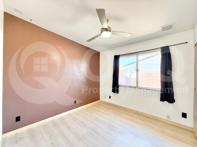 Building Photo - 3907 S Farmer Ave