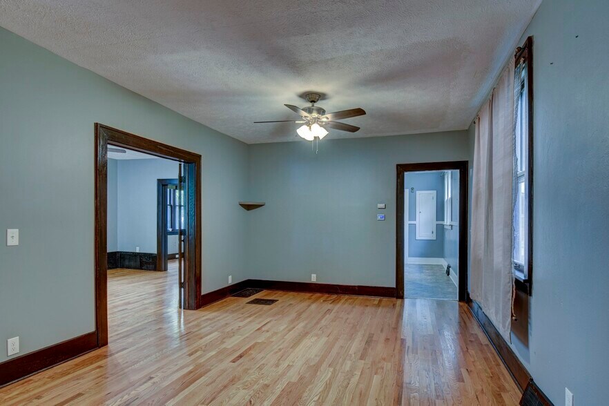 Building Photo - 816 N 43rd St