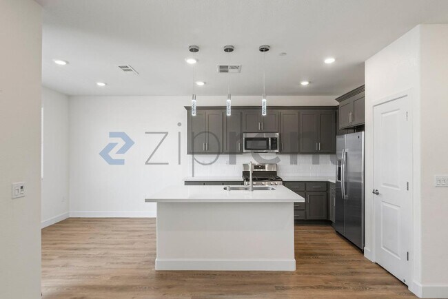 Building Photo - 109 Tranquil Ln