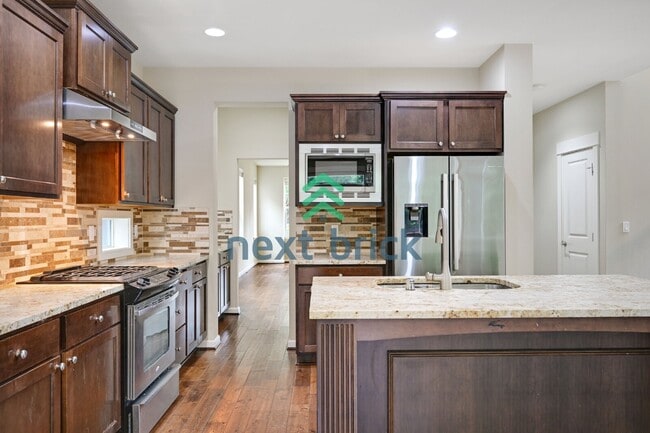 Building Photo - "Charming 4-Bedroom Retreat in Redmond: Spacious 2,540 Sq Ft Home with 2.5 Baths!"