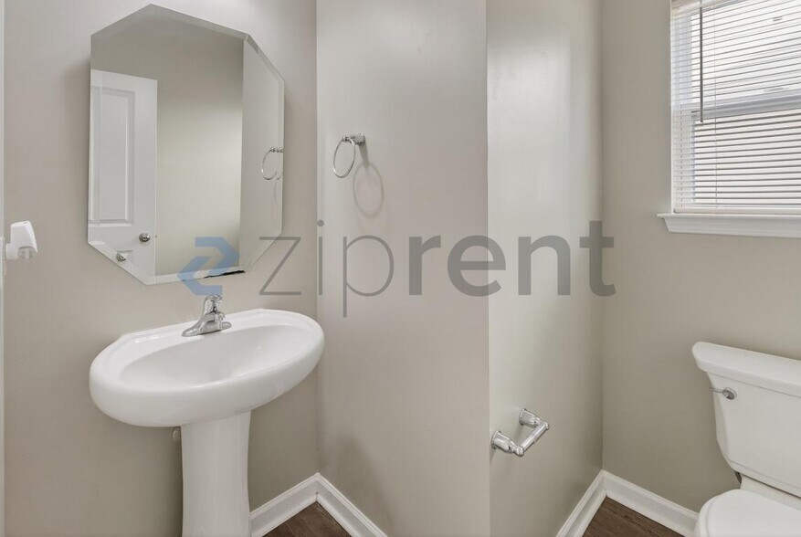 Building Photo - 291 Ranlo Ave