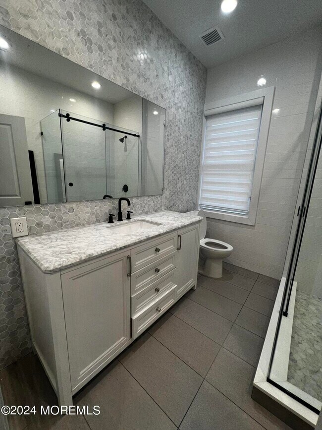 Building Photo - 255 Hollywood Ave