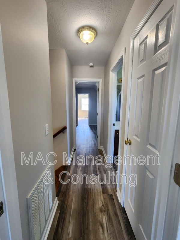 Building Photo - 1748 Bouton Dr