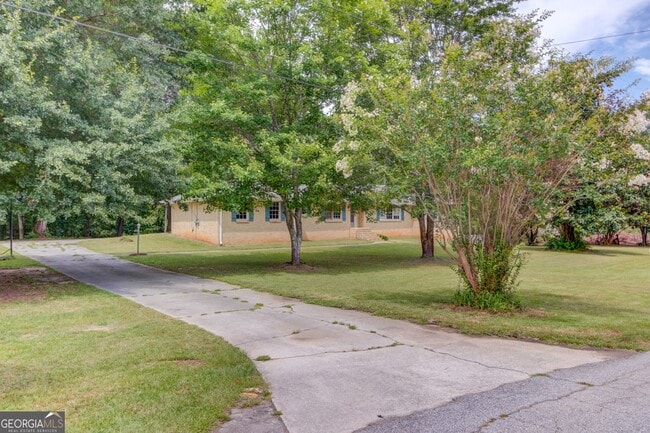 Building Photo - 135 Bruce Ln