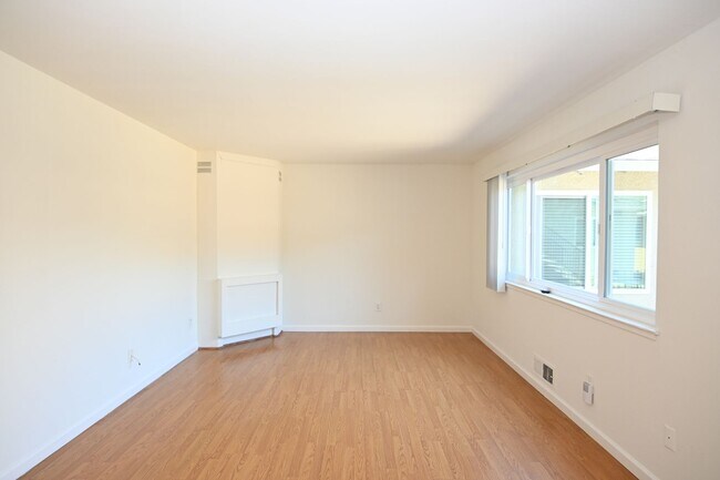 Building Photo - 460 Richfield Dr