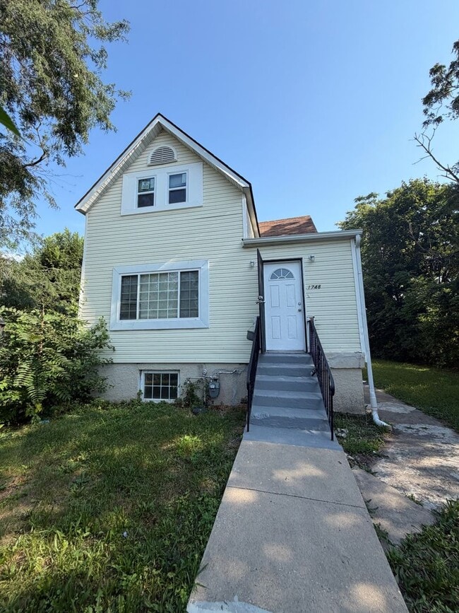 Building Photo - 1748 W Steuben St