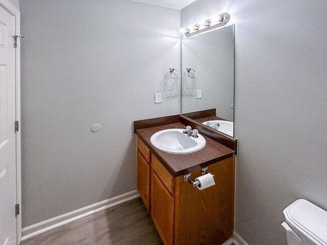 Building Photo - 242 Bridgeport Ln