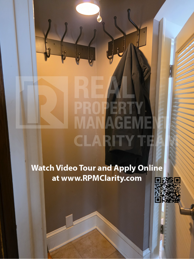 Building Photo - Beautiful 3 Bed/2.5 Bath Sandusky Home Available Today