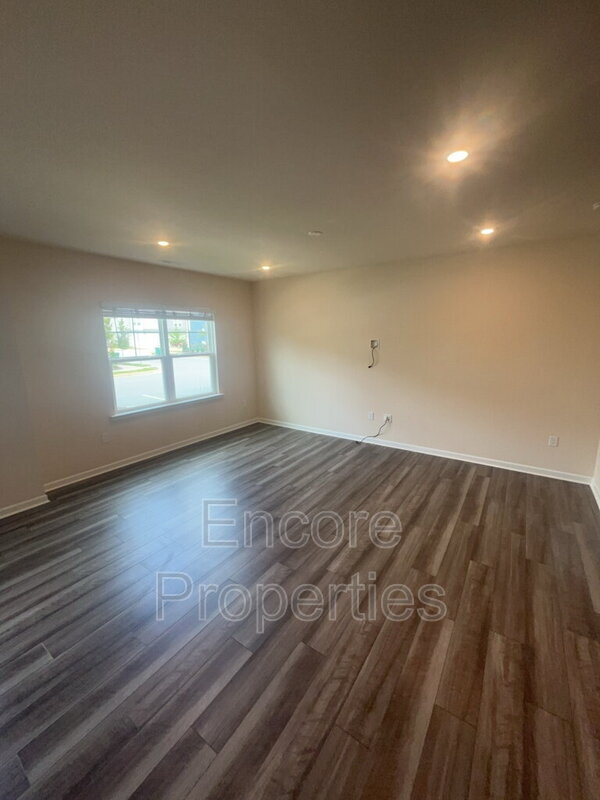 Building Photo - 305 Ribbon Rail St