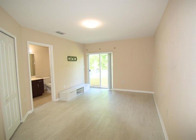 Building Photo - 3001 SW 128th Ave