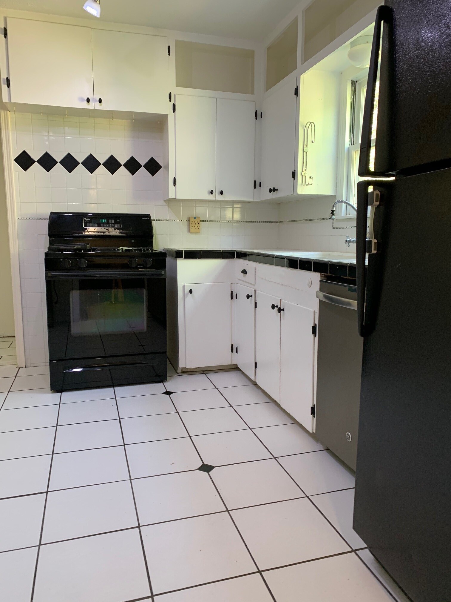 Gas range and oven - 309 Irvington Dr