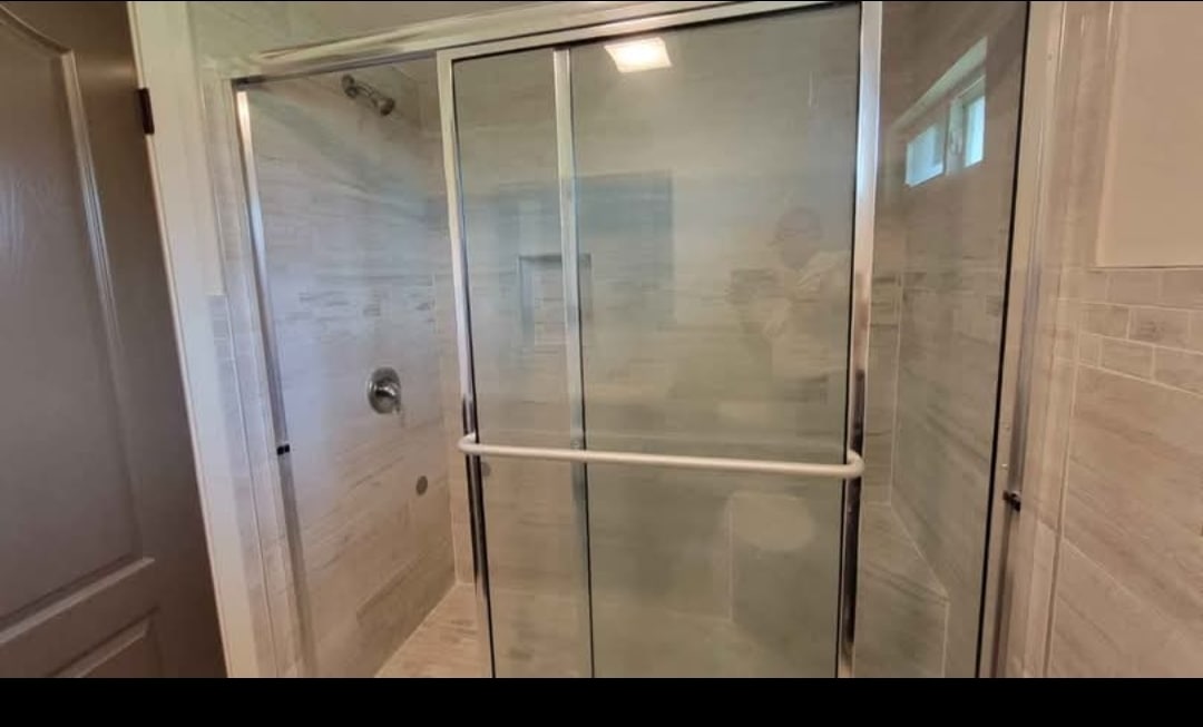 Shower - 41786 W Expressway 83