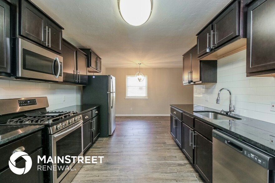 Building Photo - 8716 Tracy Dr