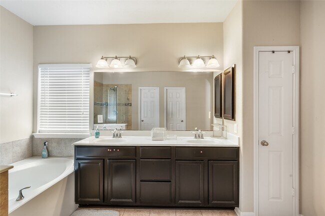 Building Photo - 6819 Lavington Way