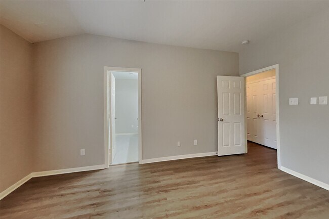 Building Photo - 10 Windswept Oaks Pl