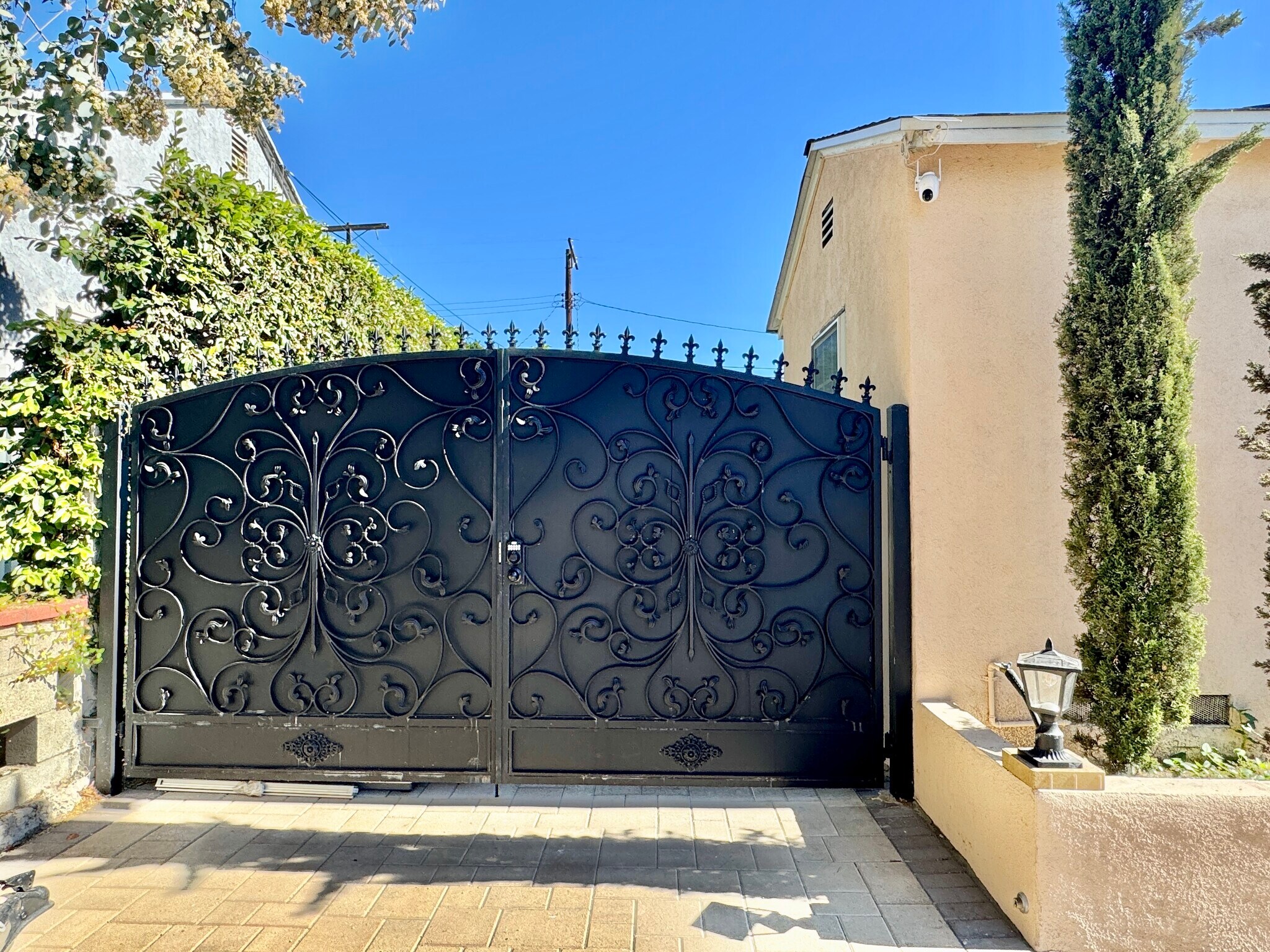 Building Photo - 10443 Califa St