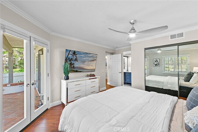 Building Photo - 1 Brisa Del Lago