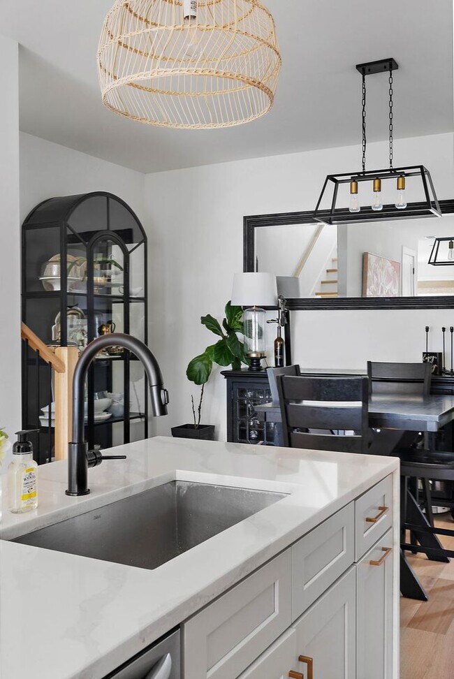 Building Photo - Stylish East Nashville Home with Open Layo...